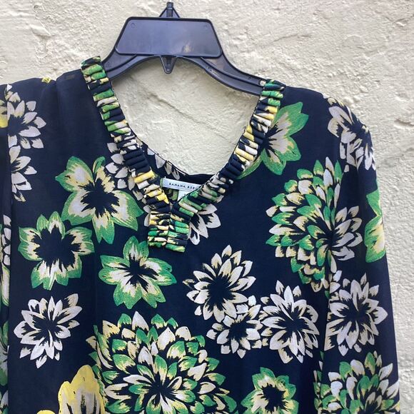 Banana Republic semi sheer flower pattern blouse sz M - Picture 2 of 6